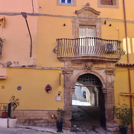 La Finestra Sul Cortile Bed & Breakfast Sciacca